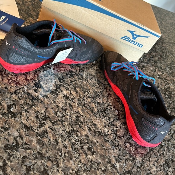 Mizuno wave evo ferus NIB 9.5 - Picture 6 of 9